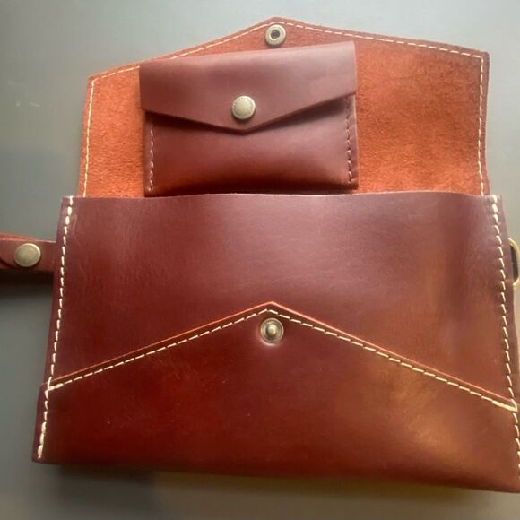 Portland Leather ENVELOPE CONVERTIBLE CROSSBODY and matching mini envelope walle - Picture 2 of 11
